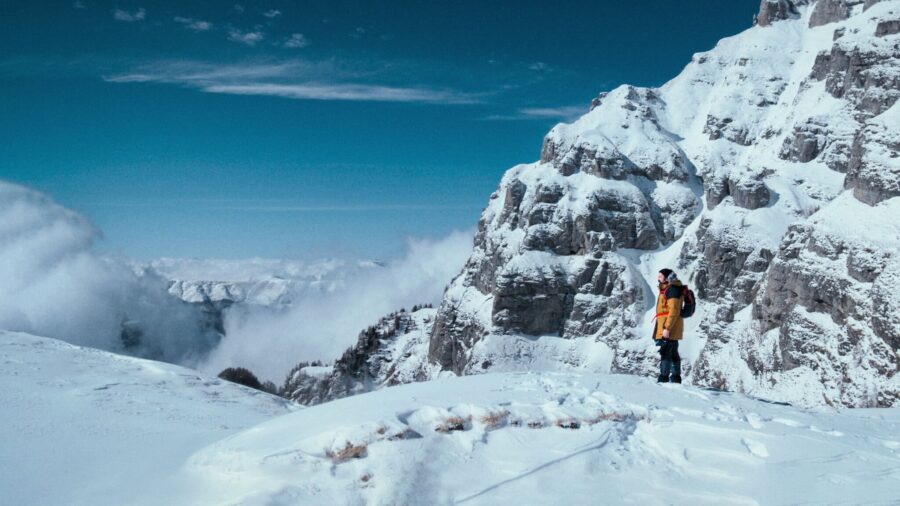 The Father Who Moves Mountains (2021) ภูเขามิอาจกั้น - Tata mută munții