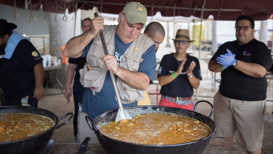 We Feed People (2022) พากย์ไทย - We Feed People